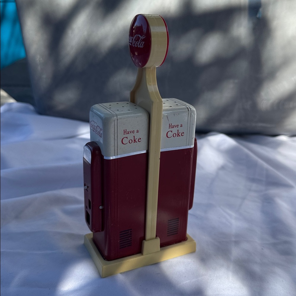Vintage 90s Coca-Cola Red S&P Salt and Pepper Shakers - Picture 3 of 5